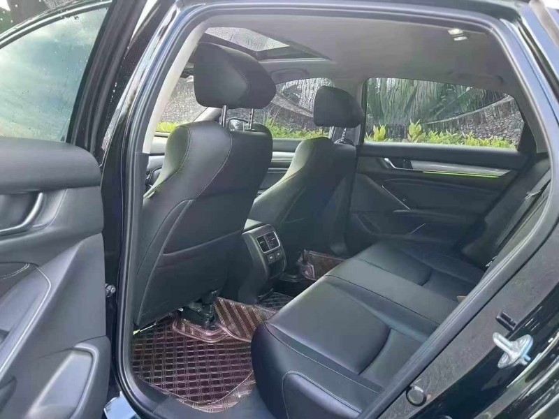 深圳22年本田雅阁7