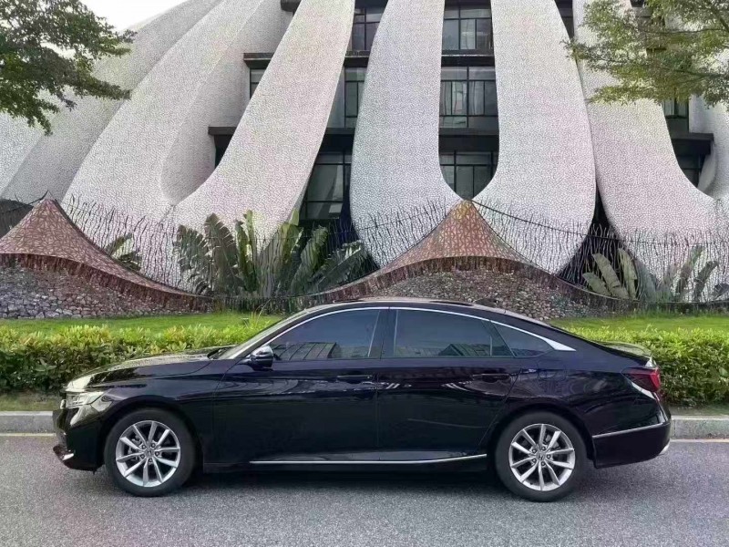 深圳22年本田雅阁8