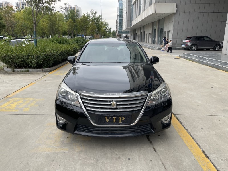 济宁13年丰田皇冠1