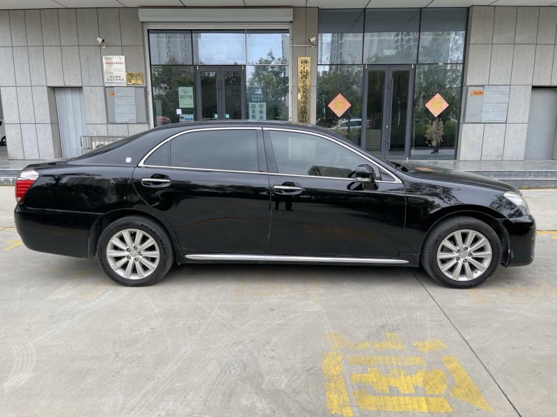 济宁13年丰田皇冠7