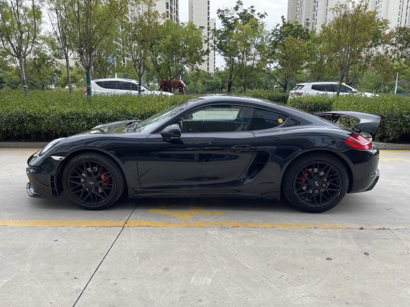 济宁14年保时捷卡曼8