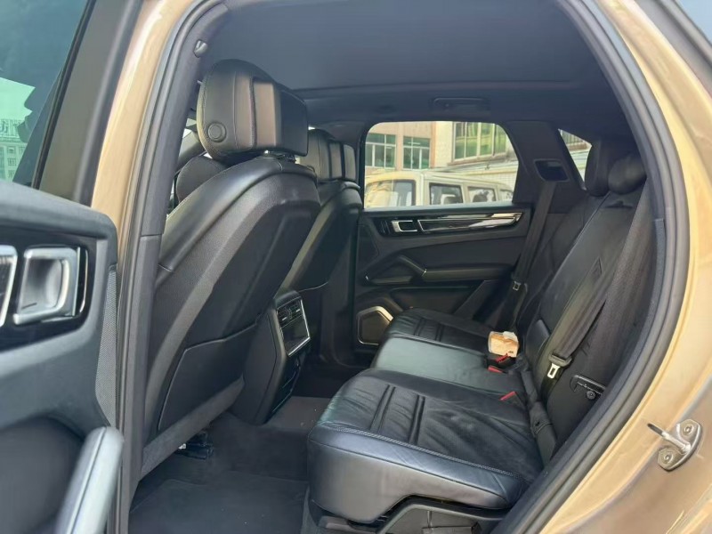 汕头18年保时捷卡宴7