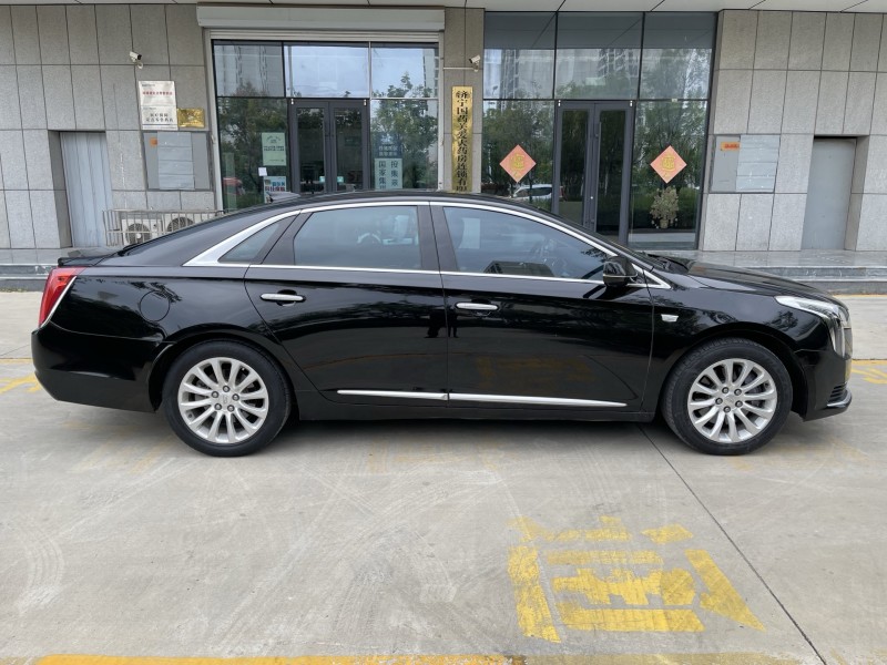济宁19年凯迪拉克XTS8