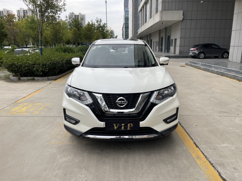济宁21年日产奇骏1