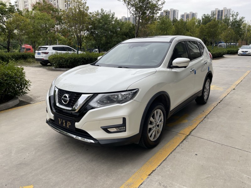 济宁21年日产奇骏3