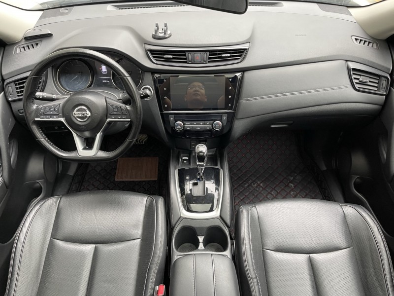 济宁21年日产奇骏4