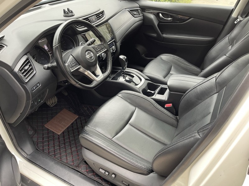 济宁21年日产奇骏5