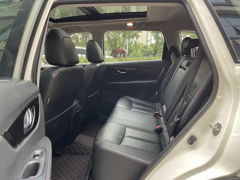 济宁21年日产奇骏6