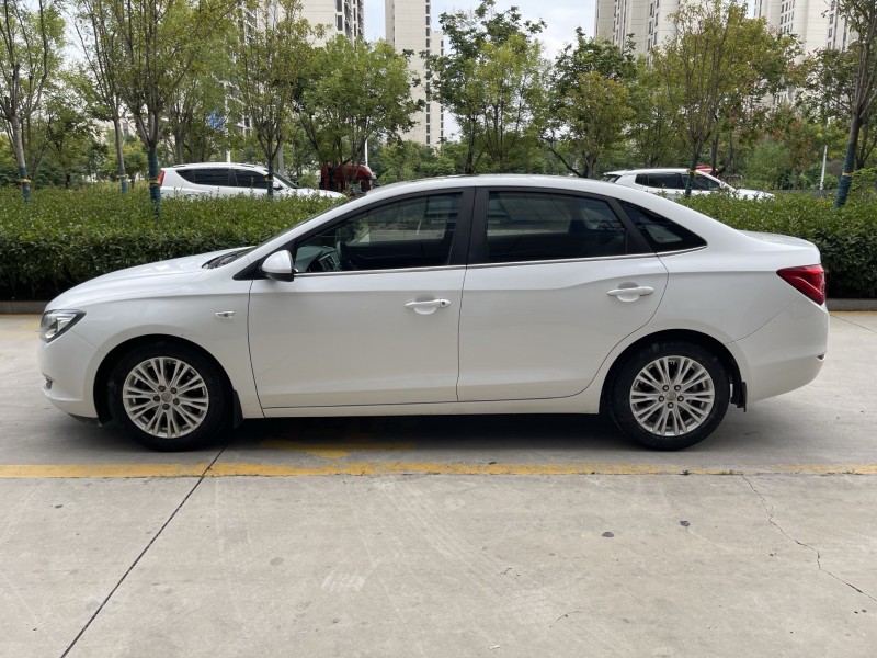 济宁16年别克英朗6