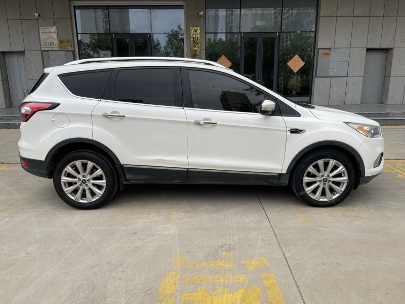 济宁17年福特翼虎8