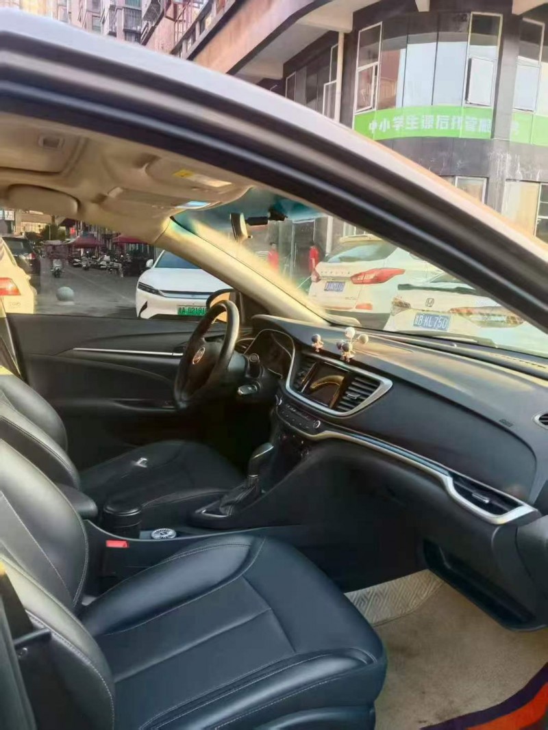 贵阳20年别克英朗5