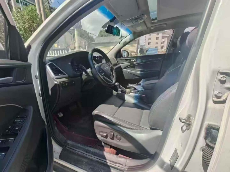 金华18年现代途胜5