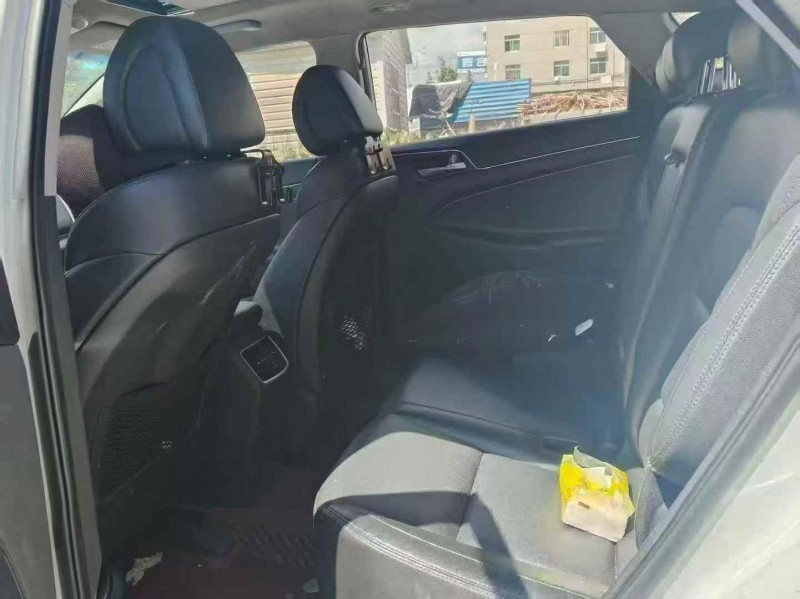 金华18年现代途胜6