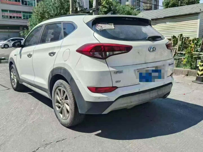 金华18年现代途胜7