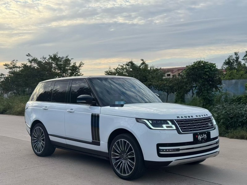 青岛13年路虎揽胜行政3