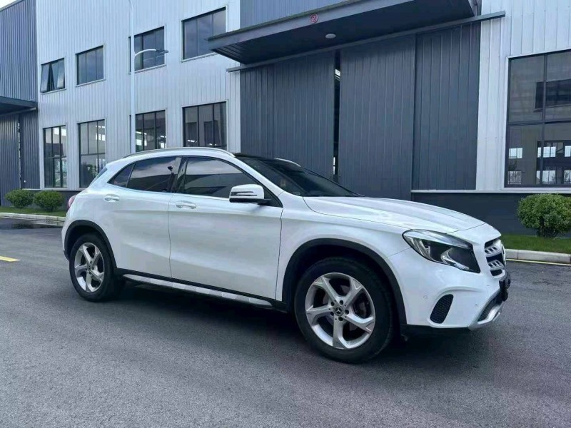 宿迁18年奔驰GLA3