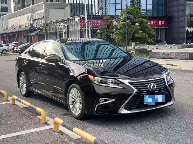 江门17年雷克萨斯ES2