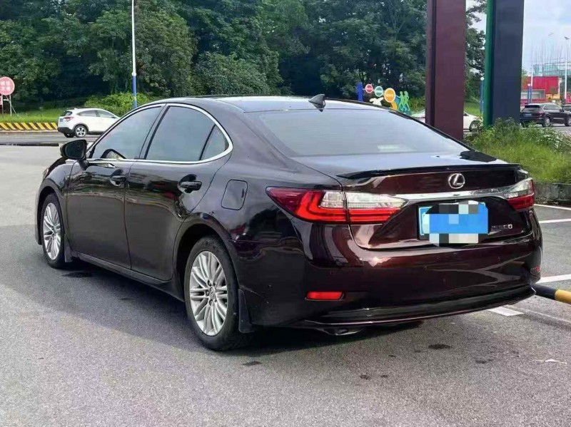 江门17年雷克萨斯ES7