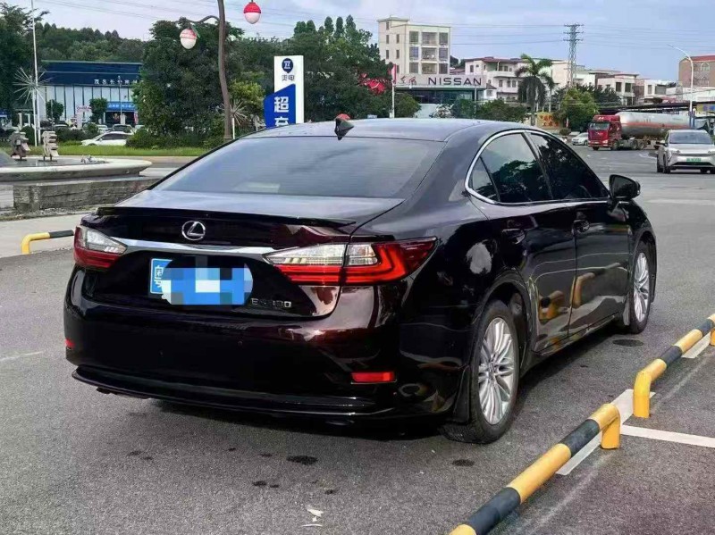 江门17年雷克萨斯ES8