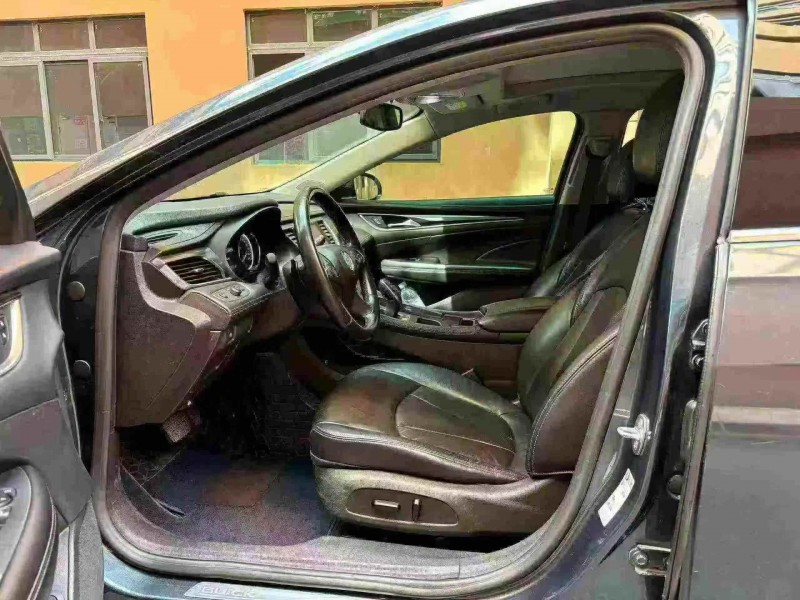 徐州20年别克君越5