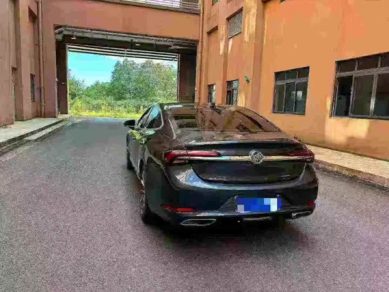 徐州20年别克君越8