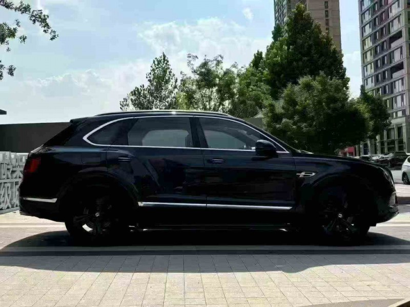 徐州19年宾利添越7