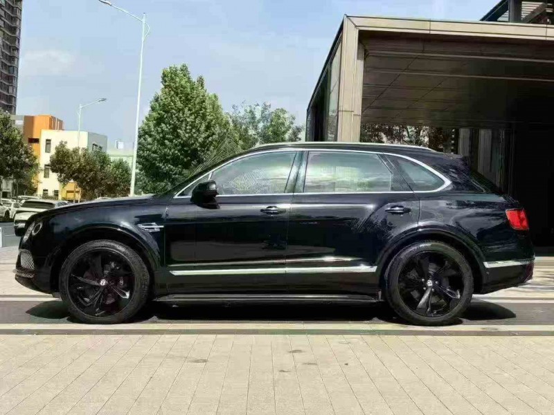 徐州19年宾利添越8