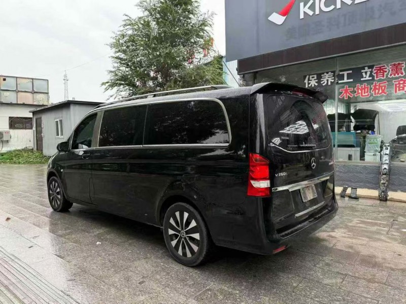 济宁23年奔驰威霆7