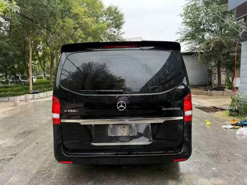 济宁23年奔驰威霆9