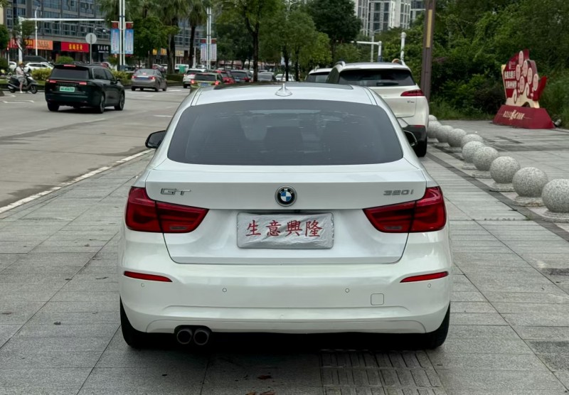 阳江17年宝马3系9