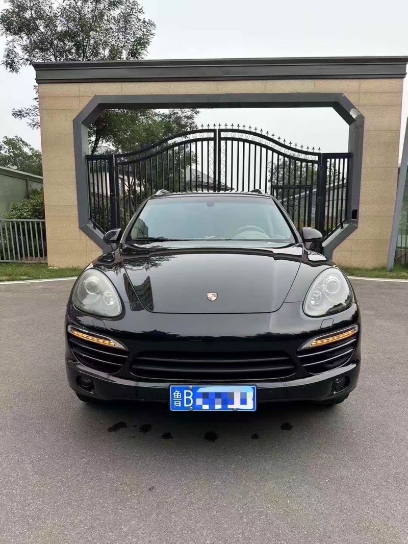青岛13年保时捷卡宴1