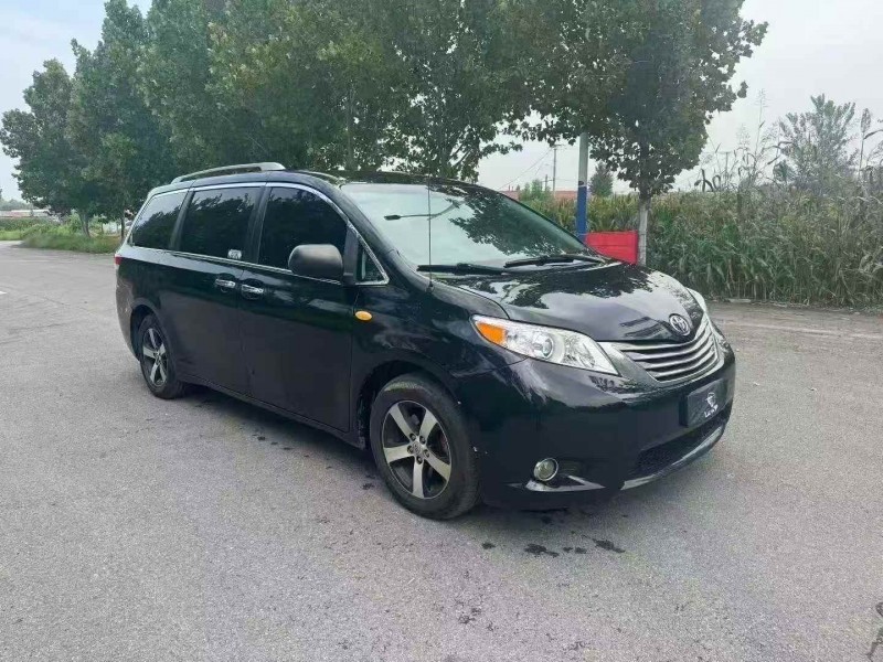 枣庄17年丰田塞纳3