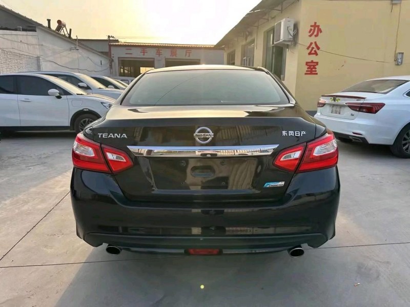 保定18年日产天籁4