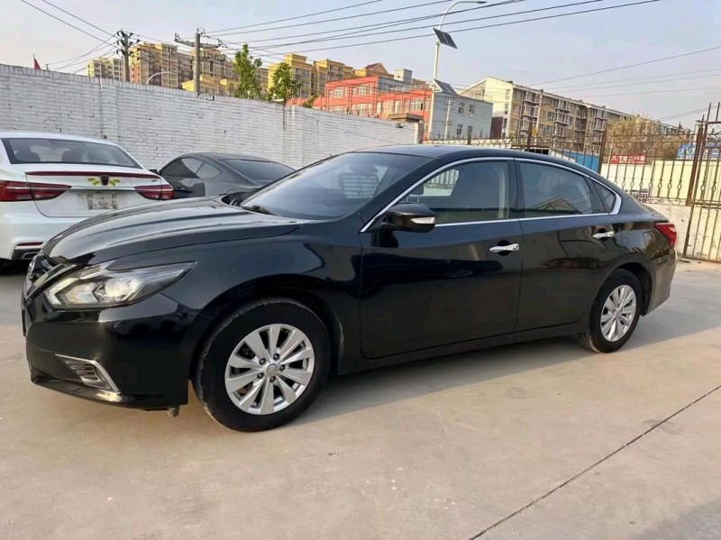 保定18年日产天籁5