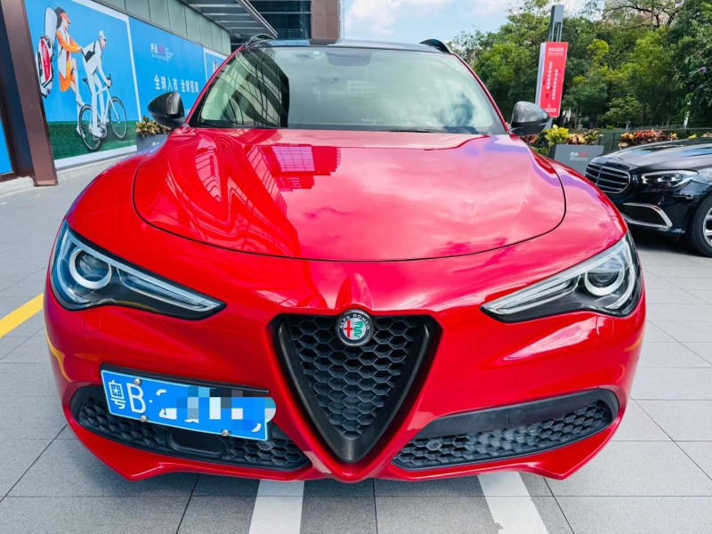 深圳19年阿尔法·罗密欧Stelvio1