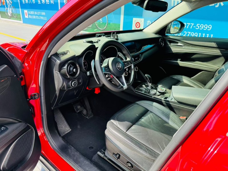 深圳19年阿尔法·罗密欧Stelvio3