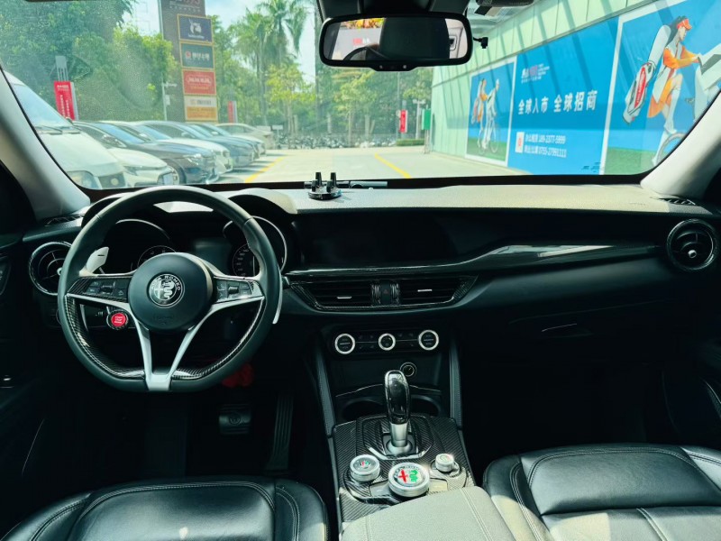 深圳19年阿尔法·罗密欧Stelvio4