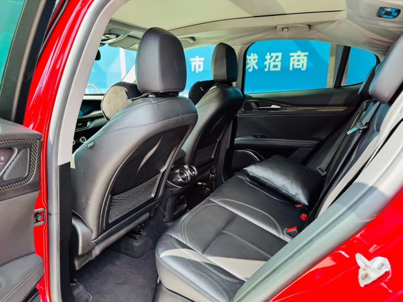 深圳19年阿尔法·罗密欧Stelvio6