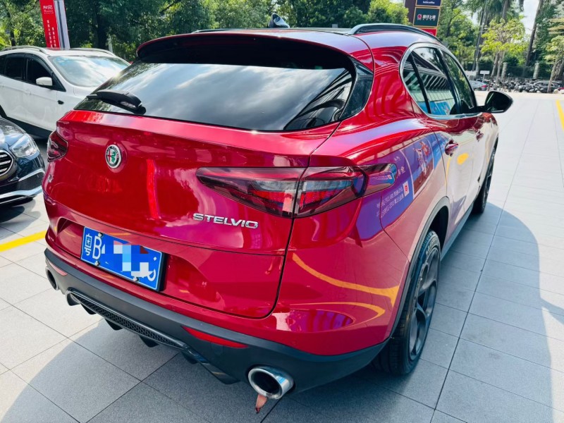 深圳19年阿尔法·罗密欧Stelvio8