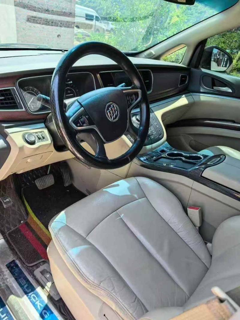 承德17年别克GL85