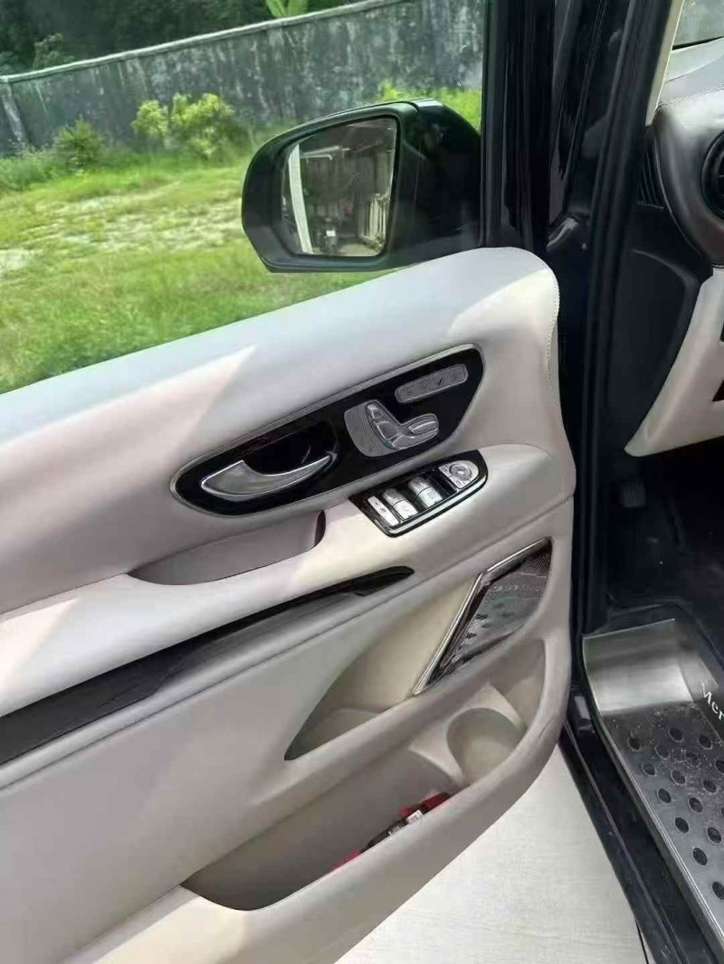 广州19年奔驰威霆4