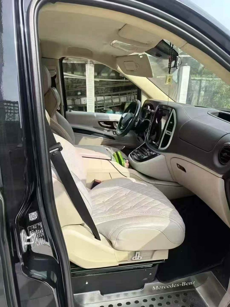 广州19年奔驰威霆5