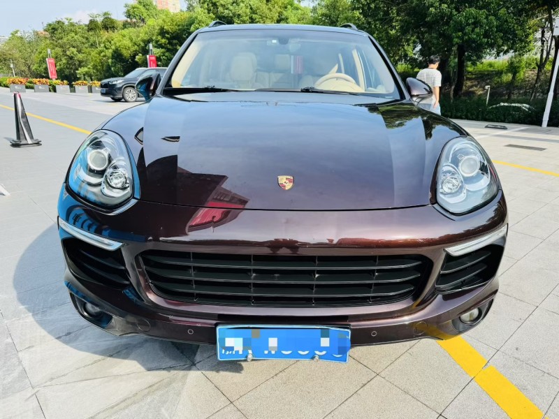 深圳15年保时捷卡宴1