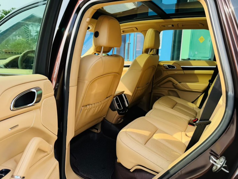 深圳15年保时捷卡宴6