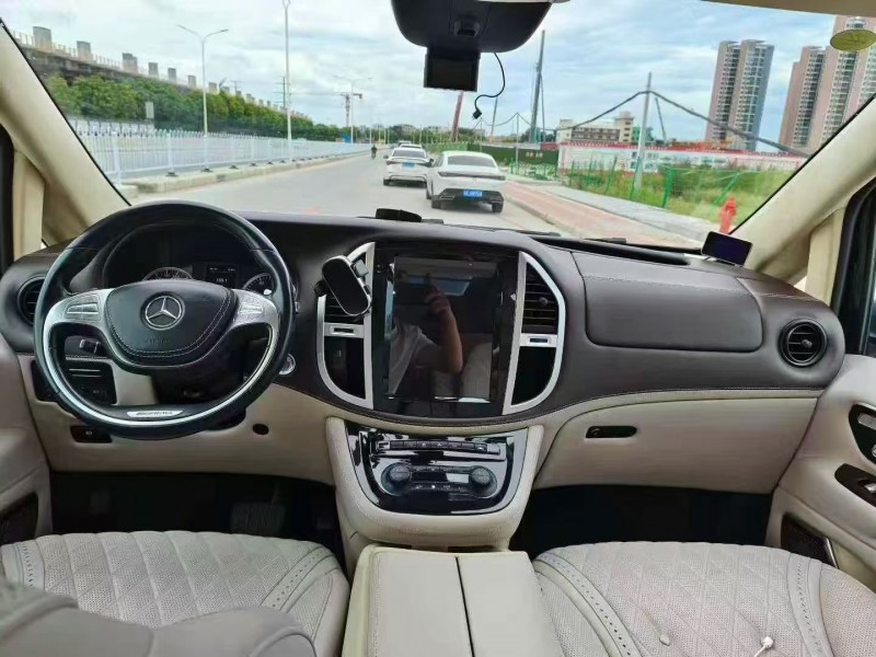 广州19年奔驰威霆7