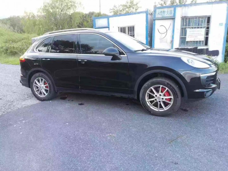 嘉兴15年保时捷卡宴3