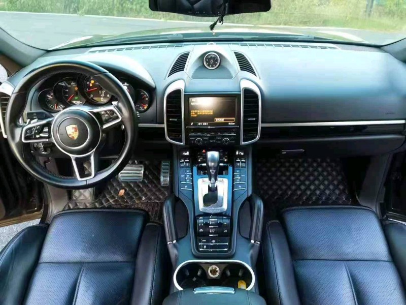 嘉兴15年保时捷卡宴4