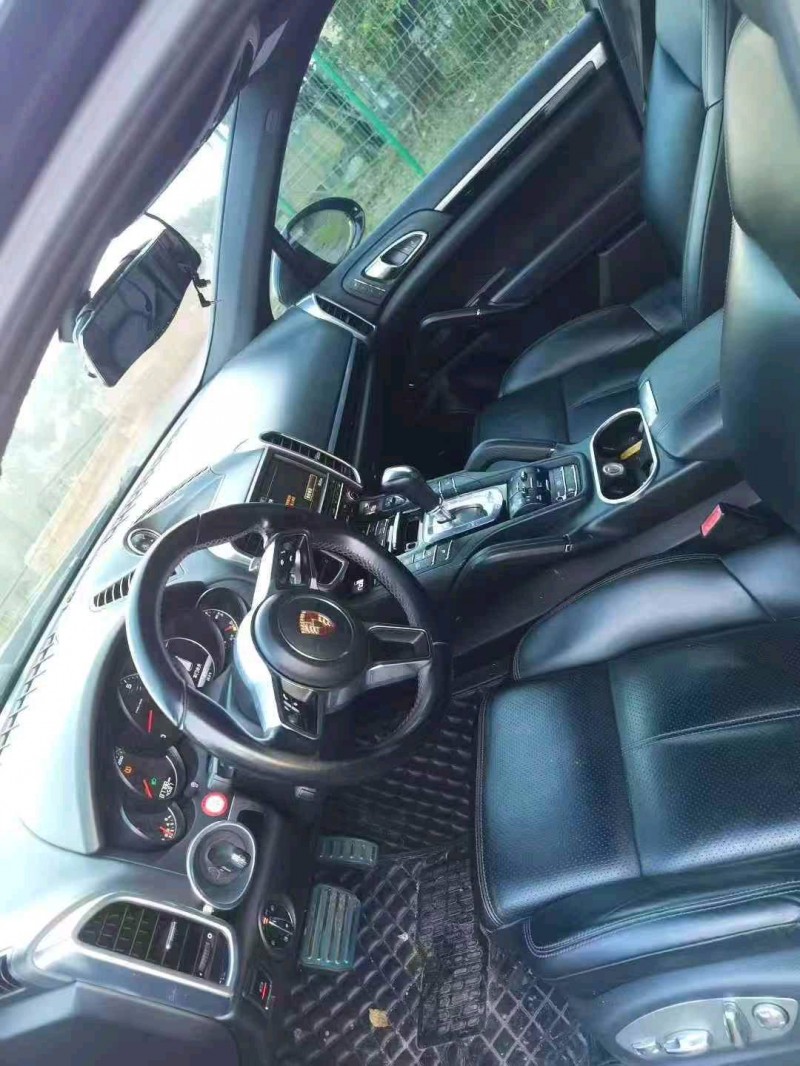 嘉兴15年保时捷卡宴5