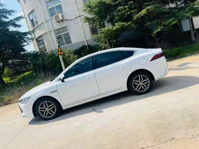 青岛23年比亚迪秦3