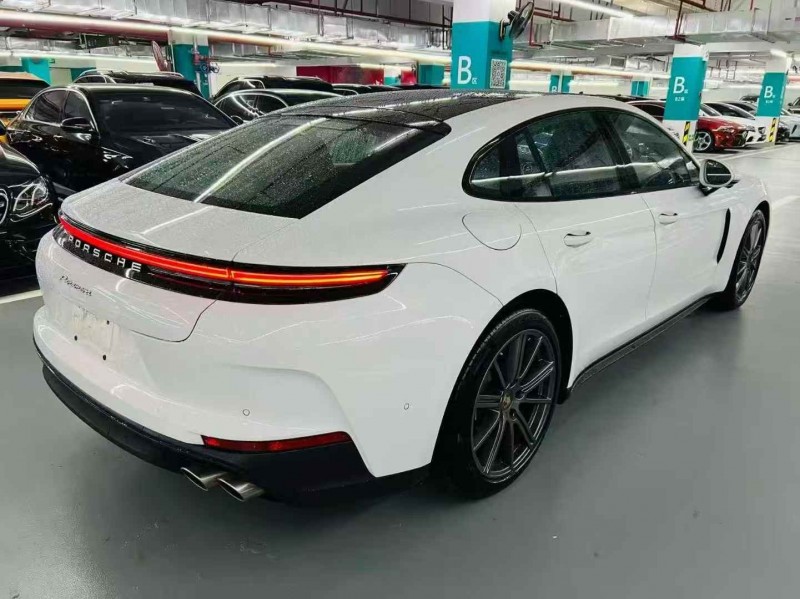 深圳23年保时捷帕拉梅拉8